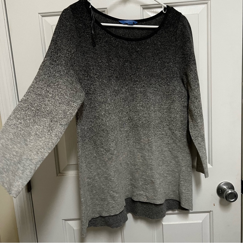 ❤️3/$15 Simply Vera Vera Wang Black and Gray Crew Neck Sweater - Picture 3 of 5